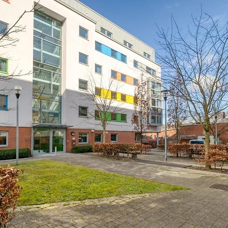 Bright & Central Room In Luton, Sleeps 2 ลูตัน ภายนอก รูปภาพ