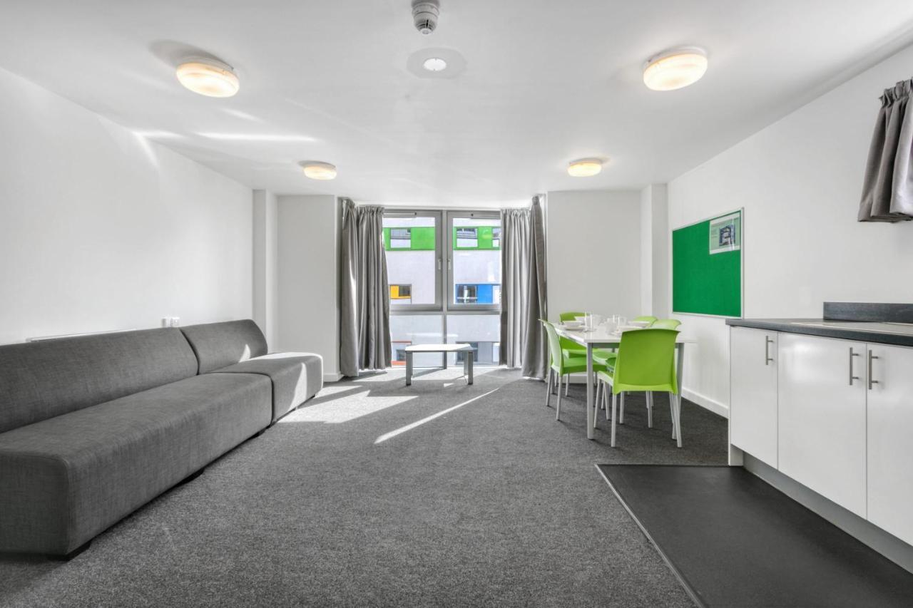 Bright & Central Room In Luton, Sleeps 2 ลูตัน ภายนอก รูปภาพ