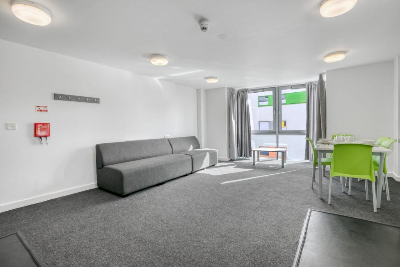 Bright & Central Room In Luton, Sleeps 2 ลูตัน ภายนอก รูปภาพ