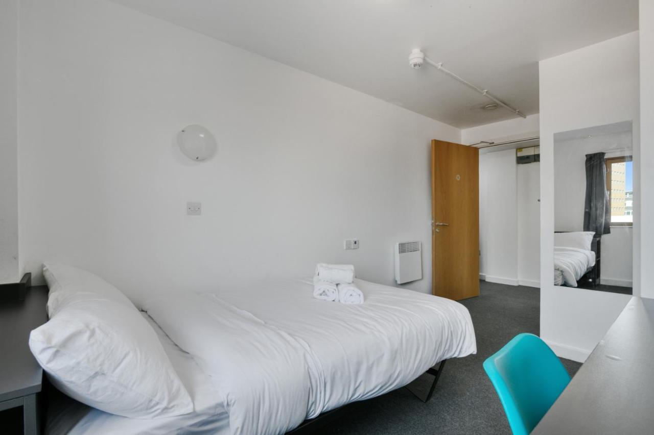 Bright & Central Room In Luton, Sleeps 2 ลูตัน ภายนอก รูปภาพ