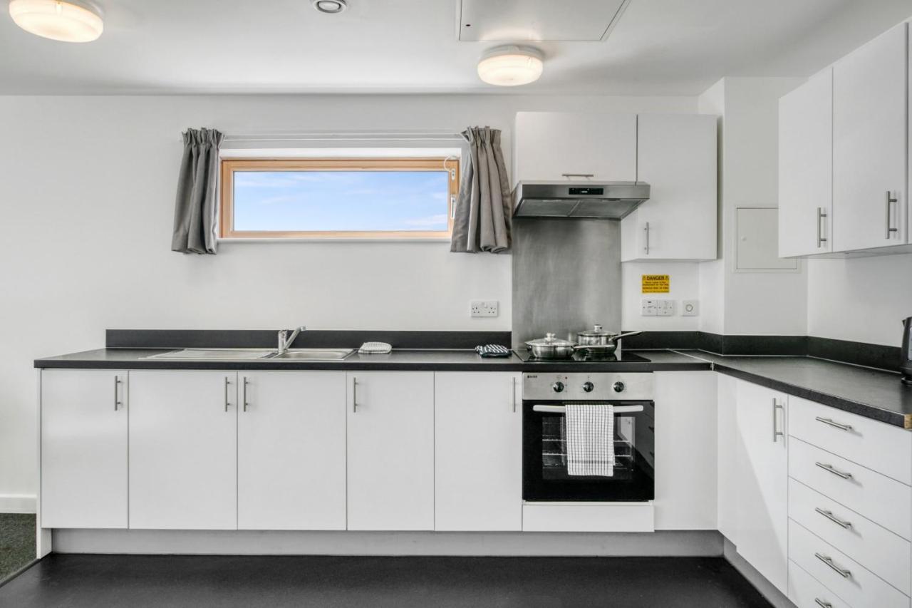Bright & Central Room In Luton, Sleeps 2 ลูตัน ภายนอก รูปภาพ