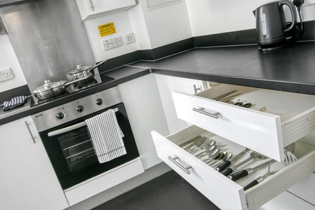 Bright & Central Room In Luton, Sleeps 2 ลูตัน ภายนอก รูปภาพ