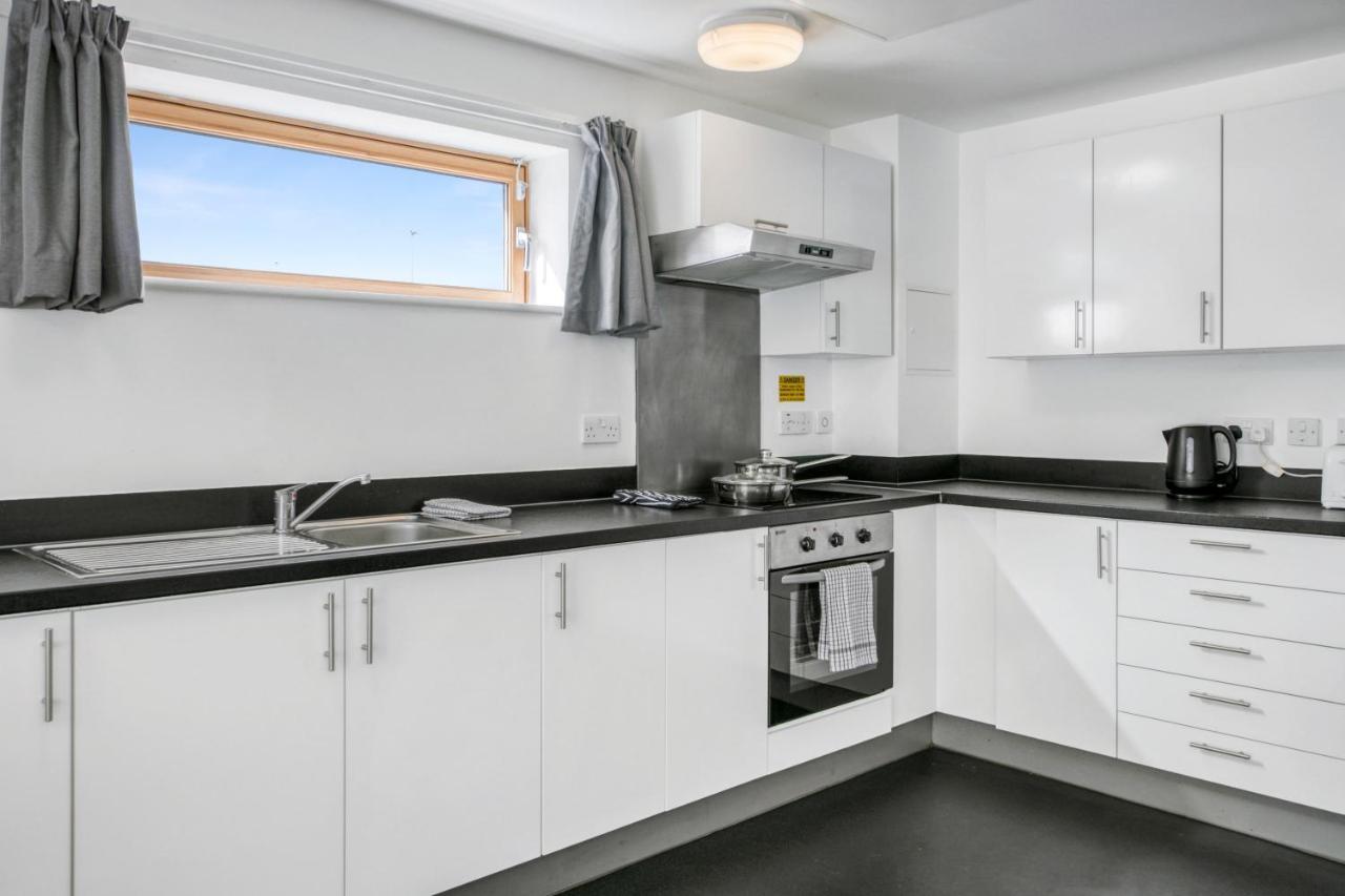 Bright & Central Room In Luton, Sleeps 2 ลูตัน ภายนอก รูปภาพ