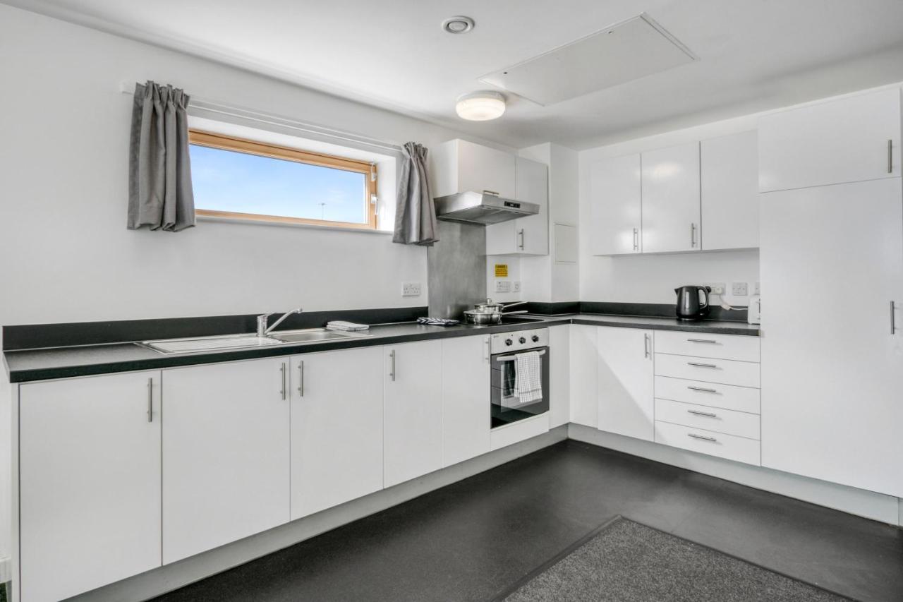 Bright & Central Room In Luton, Sleeps 2 ลูตัน ภายนอก รูปภาพ