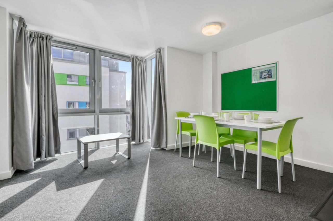 Bright & Central Room In Luton, Sleeps 2 ลูตัน ภายนอก รูปภาพ