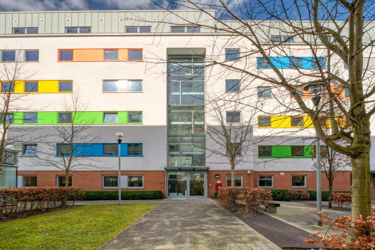 Bright & Central Room In Luton, Sleeps 2 ลูตัน ภายนอก รูปภาพ