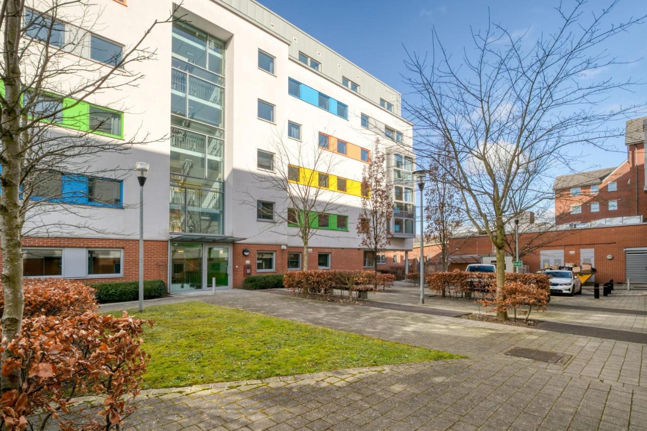 Bright & Central Room In Luton, Sleeps 2 ลูตัน ภายนอก รูปภาพ