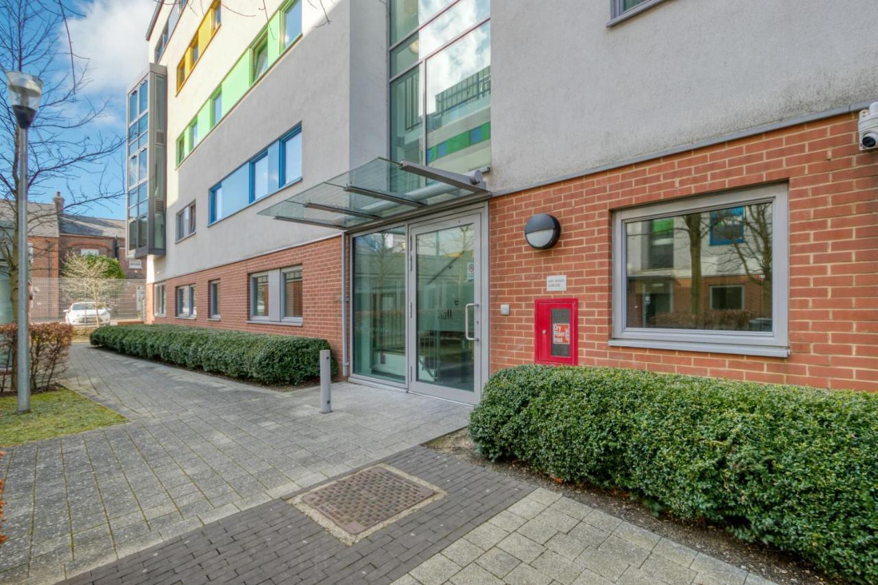 Bright & Central Room In Luton, Sleeps 2 ลูตัน ภายนอก รูปภาพ